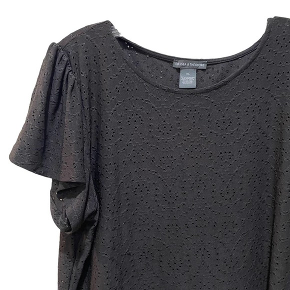 Chelsea & Theodore Flutter Sleeve Eyelet Top Black Size XL - Picture 3 of 6